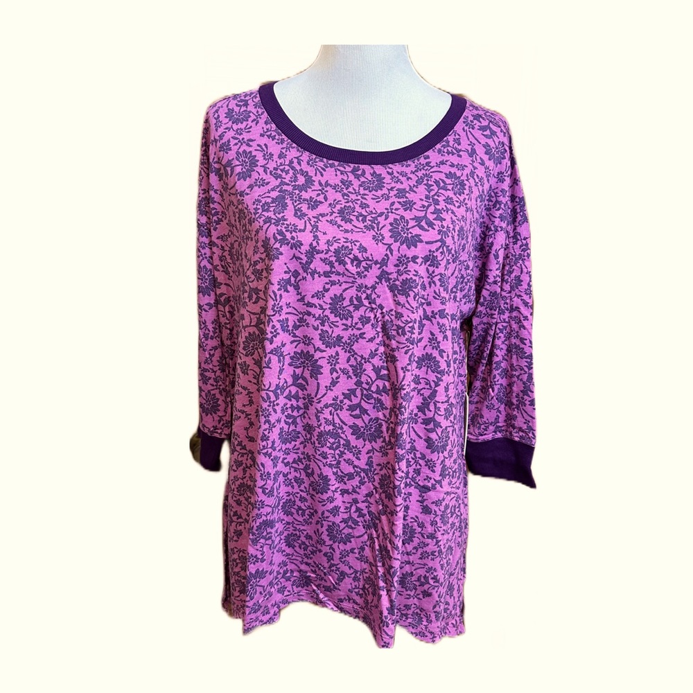 LuLaRoe Cozy Kate Tee Purple floral Print Size Large